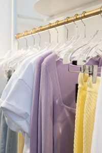 Como cuidar de roupas para durarem: guia prático e completo